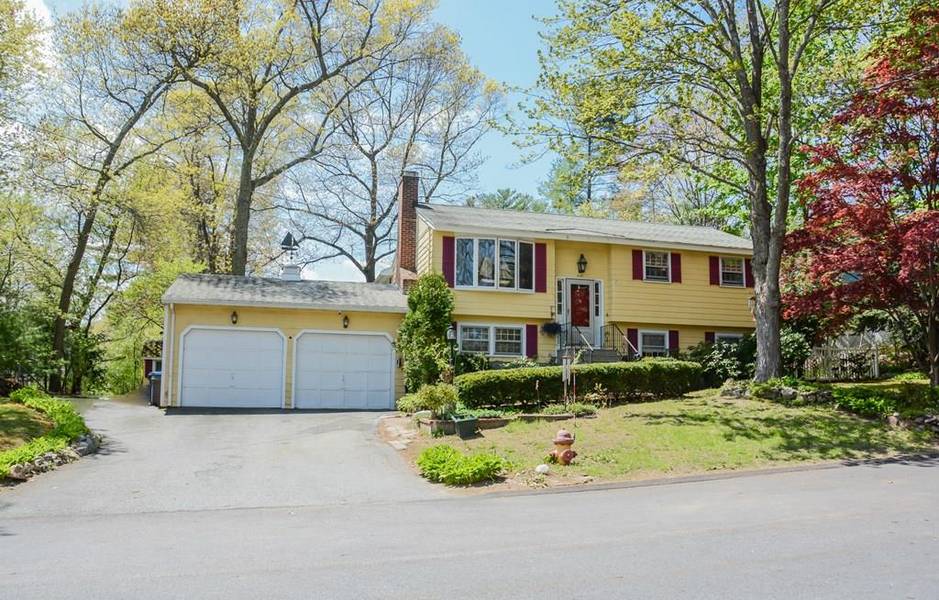 40 Hillcrest Rd, Burlington, MA 01803