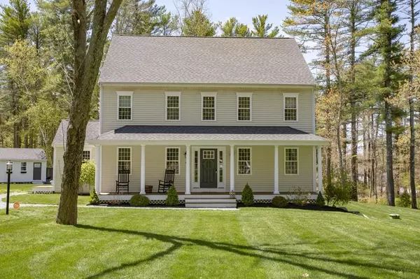 4 Robbins Ln, Lakeville, MA 02347