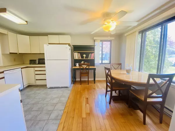 Brewster, MA 02631,9 Court Way #9
