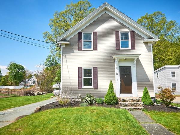 29 Pleasant St, Middleton, MA 01949