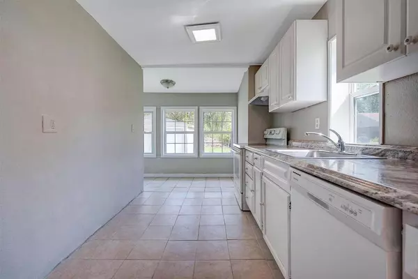 West Springfield, MA 01089,33 Chapin St