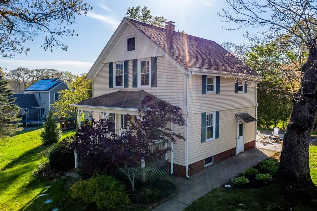 Seekonk, MA 02771,14 Marion St