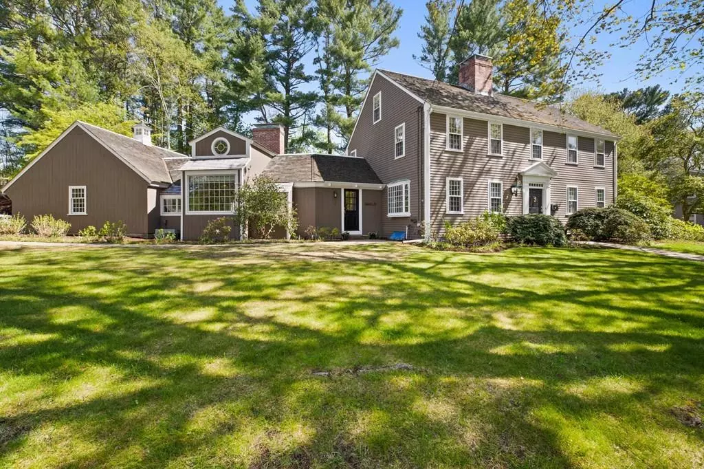 Hingham, MA 02043,6 Queen Anne Ln