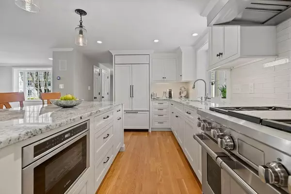 Hingham, MA 02043,6 Queen Anne Ln