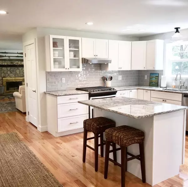 Rochester, MA 02770,29 Stuart Road