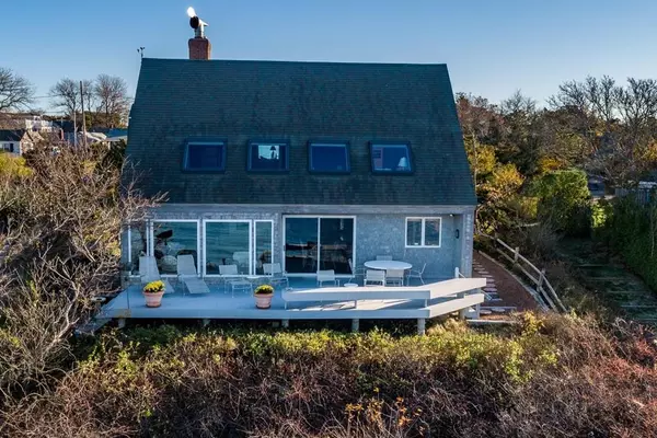 Brewster, MA 02631,1 Carver Rd