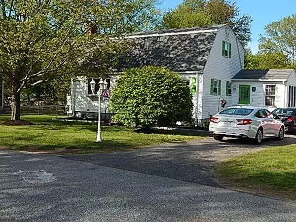 9 Parker Rd, Groveland, MA 01834