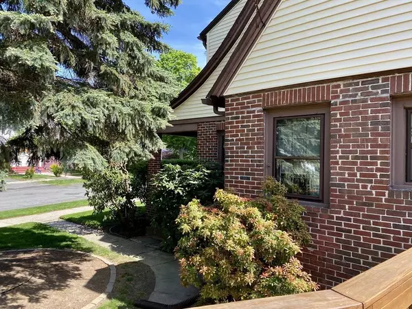 West Springfield, MA 01089,45 Rochelle Street