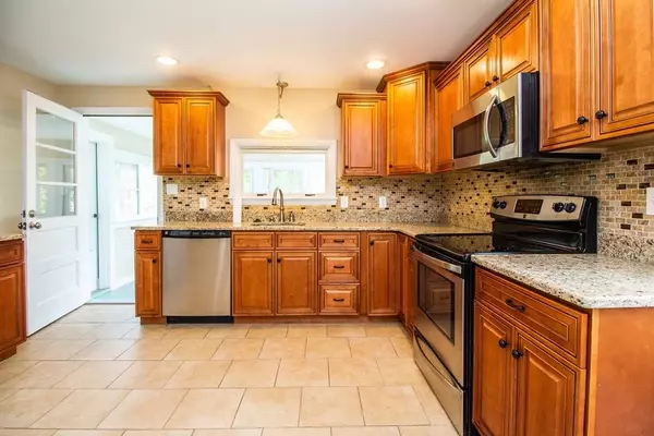 Auburn, MA 01501,2 Claire Dr