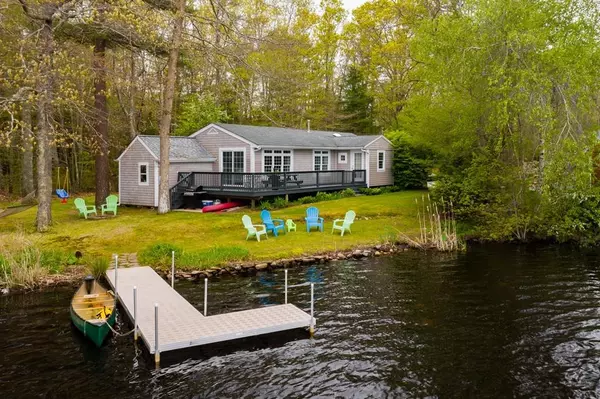 10 Fallons Point Rd, Hanson, MA 02341