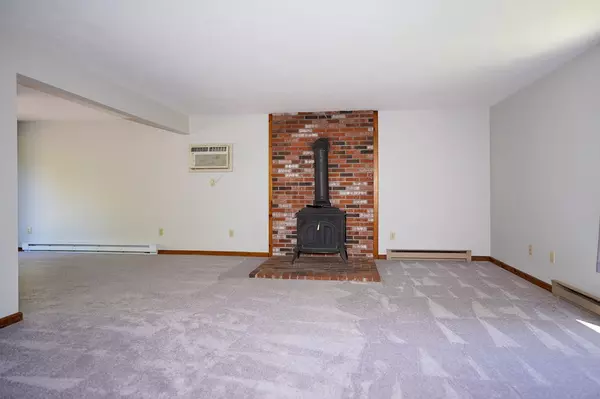 Northborough, MA 01532,117 Main St #117