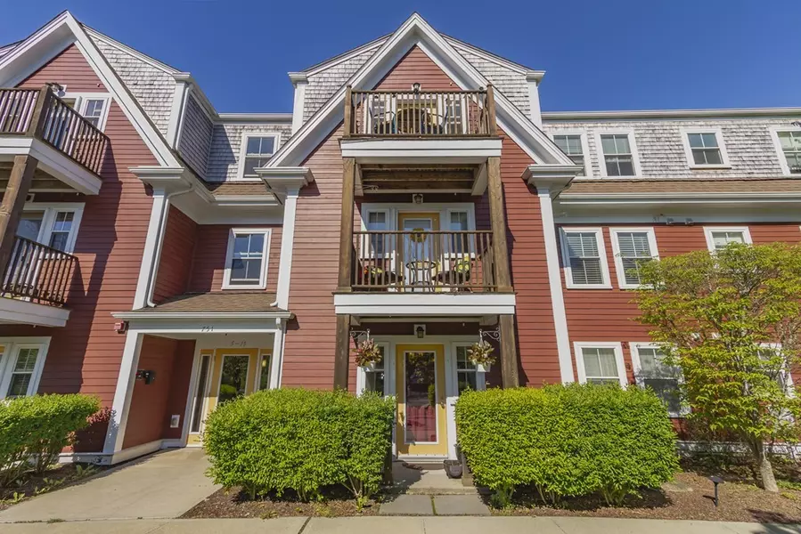 751 Metacom Avenue #5, Bristol, RI 02809