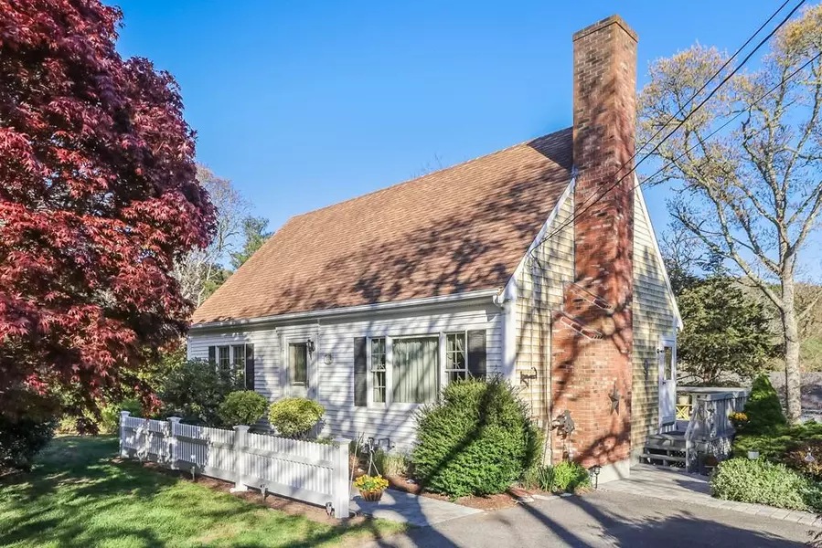 17 Locust Grove Rd, Harwich, MA 02645