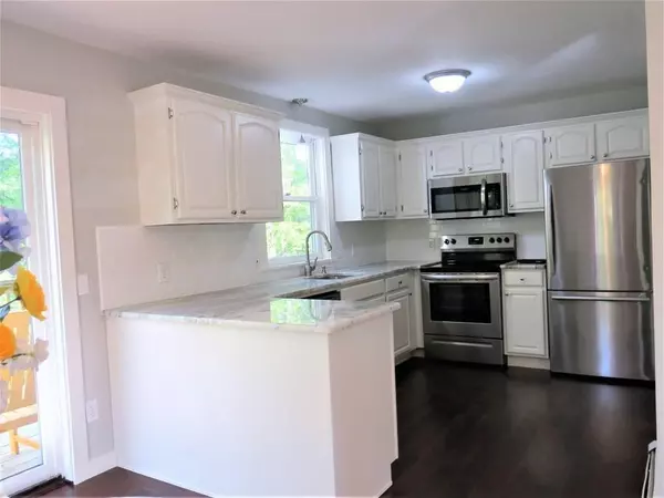 Southbridge, MA 01550,16 Greentree Lane