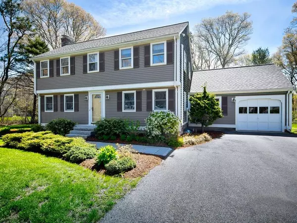 11 Vesper Dr, Bourne, MA 02559