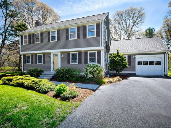 11 Vesper Dr, Bourne, MA 02559