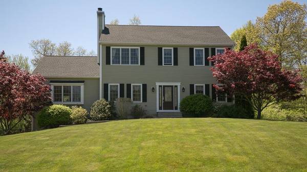 26 Farmington Dr, Shrewsbury, MA 01545