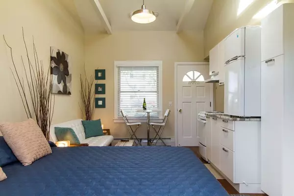 Provincetown, MA 02657,953 Commercial St #8