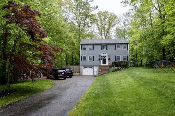 49 Whittemore Rd, Sturbridge, MA 01566