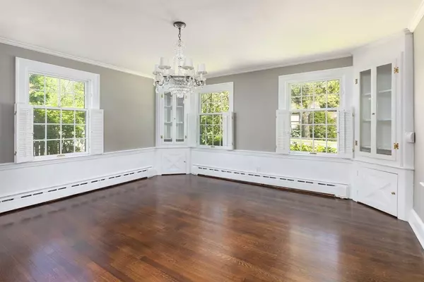 Newton, MA 02459,62 Arnold Rd