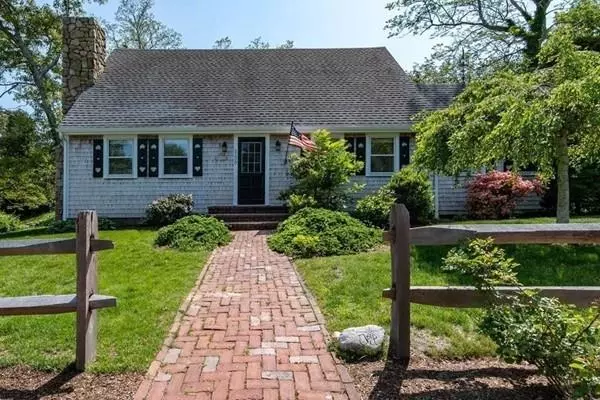 155 Skiff Avenue, Tisbury, MA 02568