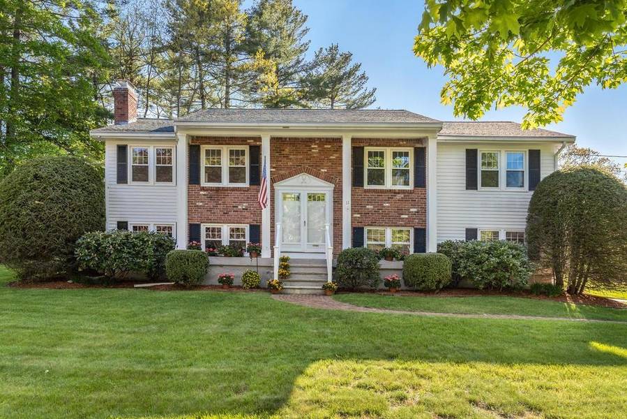 11 Kennel Hill Dr, Beverly, MA 01915