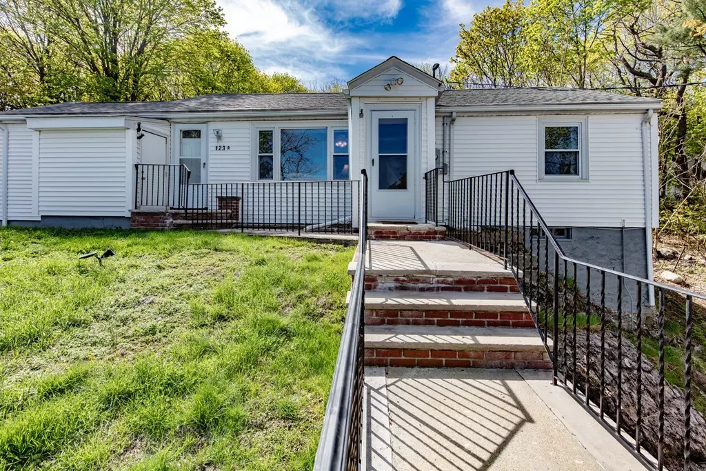 Saugus, MA 01906,123-R Lincoln Ave #123R