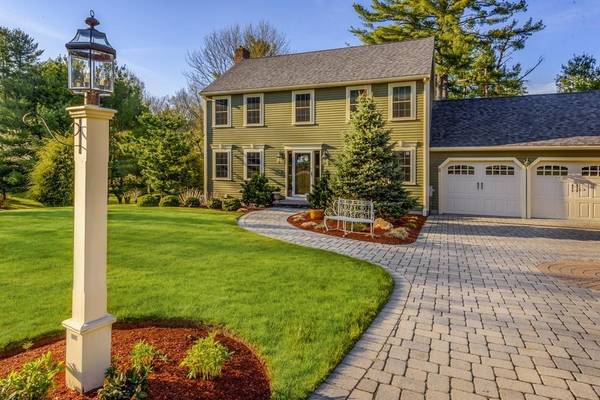 11 Rockdale Hill Circle, Upton, MA 01568