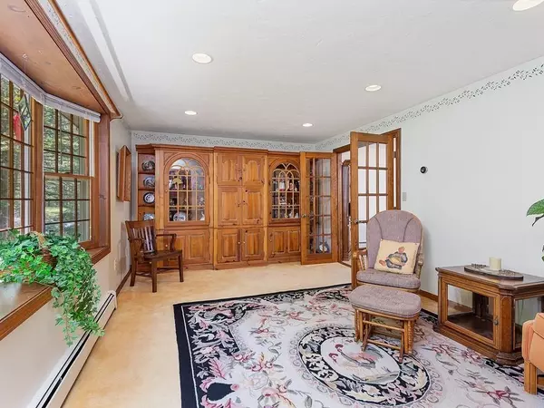 Sturbridge, MA 01518,17 Glendale Rd