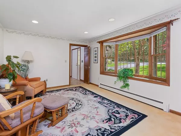 Sturbridge, MA 01518,17 Glendale Rd