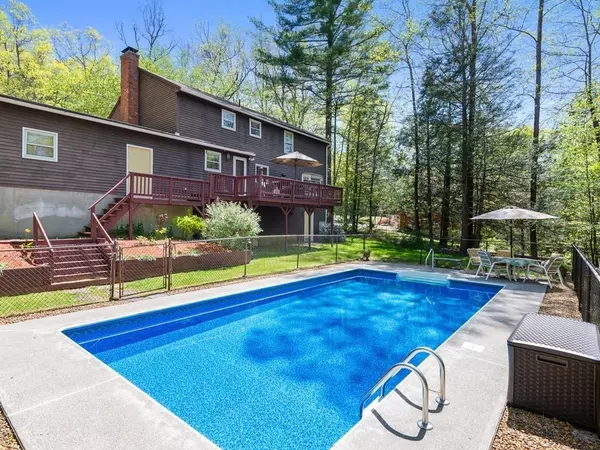 Sturbridge, MA 01518,17 Glendale Rd