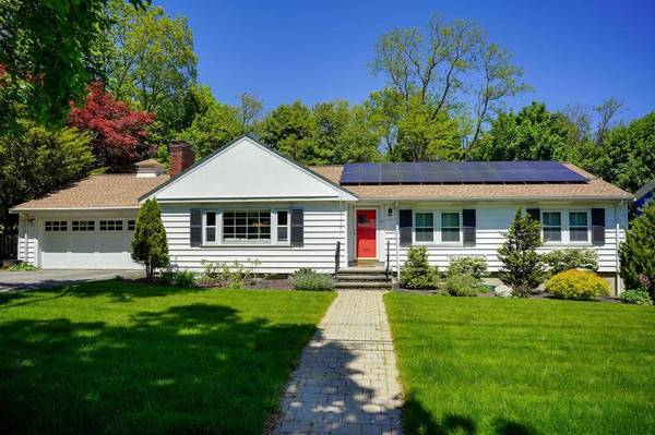 31 Apache Trail, Arlington, MA 02474