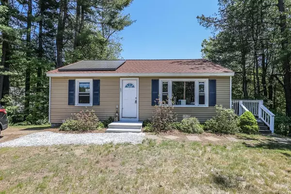 65 Brookline St, Townsend, MA 01469