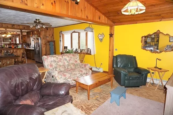 Charlton, MA 01507,266 Brookfield Rd