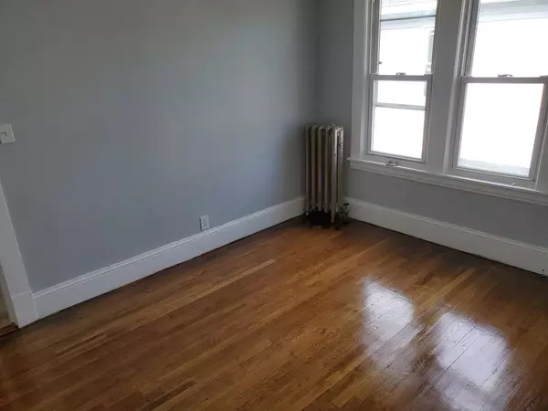 Springfield, MA 01104,8-10 Woodmont St