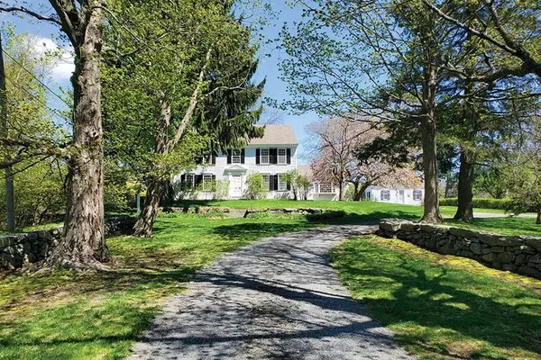 61 Old Upton Rd, Grafton, MA 01519