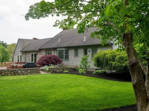 Acushnet, MA 02743,21 Lantern Ln