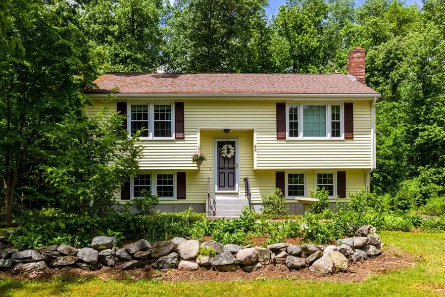 8 Barrows Ct, Norton, MA 02766