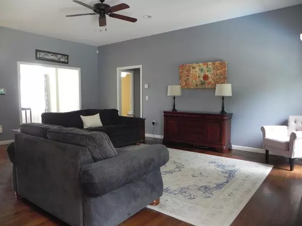 Agawam, MA 01001,81 Zacks Way