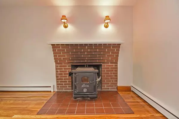 Bellingham, MA 02019,31 Elm St