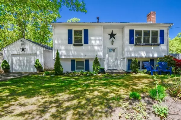 76 Mayflower Ln, Wareham, MA 02538