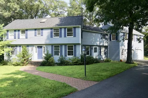 58 Walnut St, Concord, MA 01742