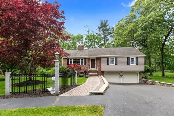 41 Doncaster Circle, Lynnfield, MA 01940