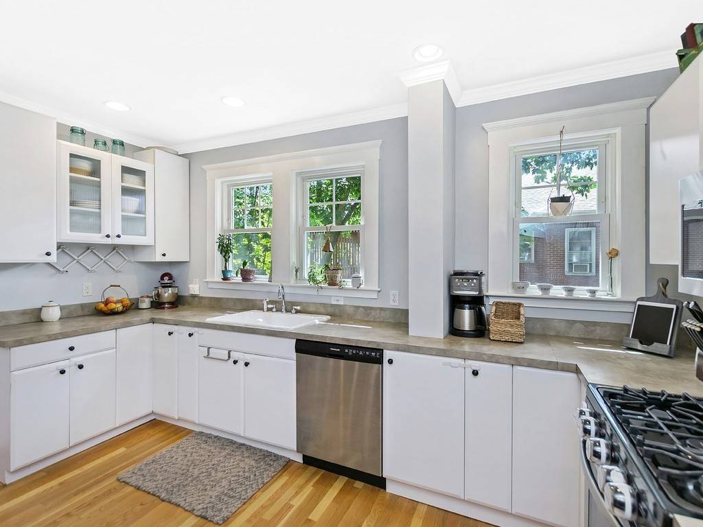 Newton, MA 02458,22 Holland St #1