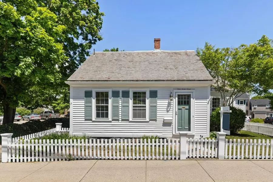 9 South St, Rockport, MA 01966