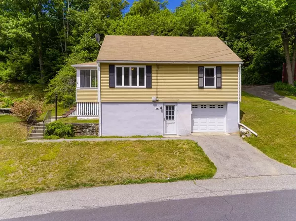 105 Fiske St, Southbridge, MA 01550
