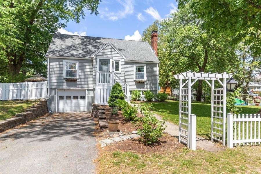 44 Heywood Ave, Melrose, MA 02176