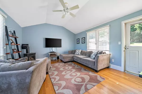 Abington, MA 02351,36 Diane Cir