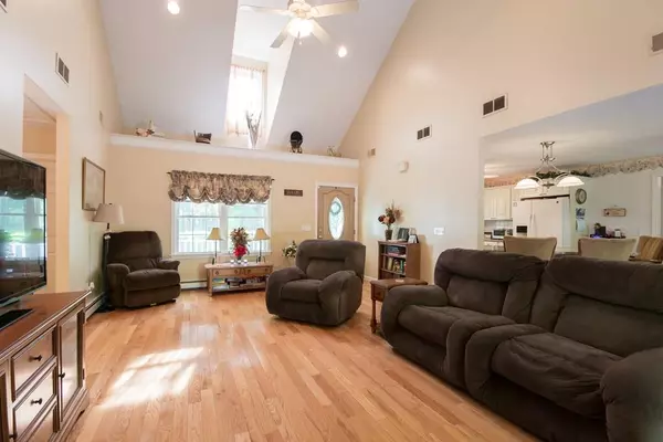 Berkley, MA 02779,25 Forrest St