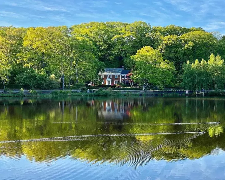 100 Berkshire Rd, Newton, MA 02460